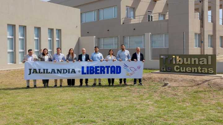 "La plata termina en los bolsillos de los amigos del poder"