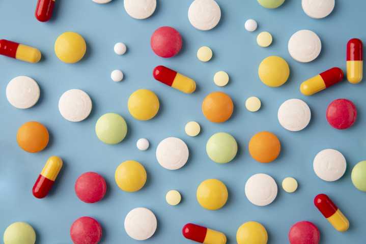 Sanidad advierte sobre el riesgo de esto que posiblemente has hecho alguna vez con las pastillas