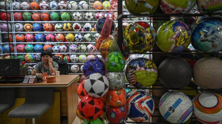 Los aranceles de EE. UU. están frenando la producción china de artículos para el Mundial 2026
