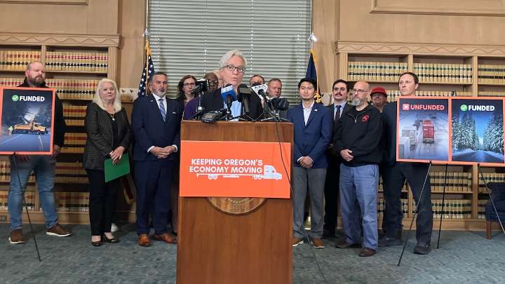 Oregon governor urges calm as National Guard deployment looms