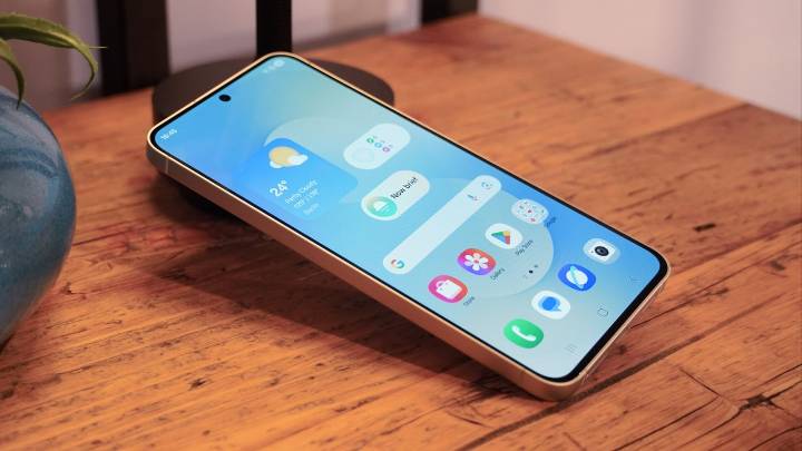 Amazon is giving away free $100 gift cards with the new Samsung Galaxy S25 FE