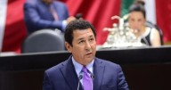 Autoridades migratorias de EEUU mantienen bajo interrogatorio a legislador mexicano