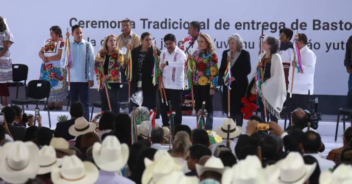 Entregan indígenas bastones de mando a nuevos ministros de la SCJN