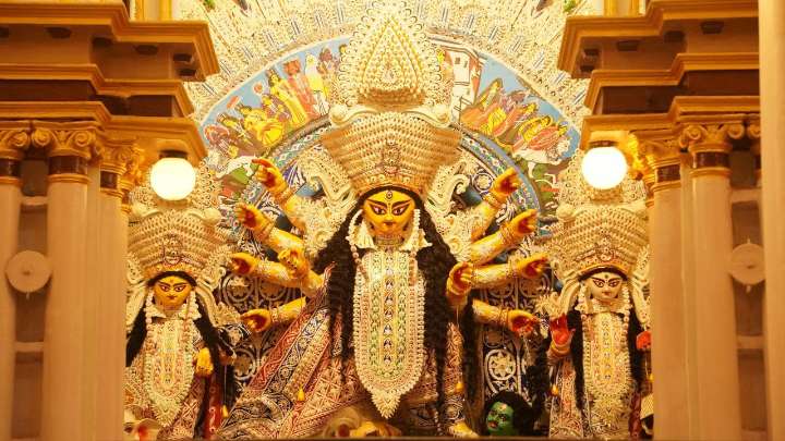 Happy Navratri 2025: Best Wishes, Messages, and Status to Share with Loved Ones