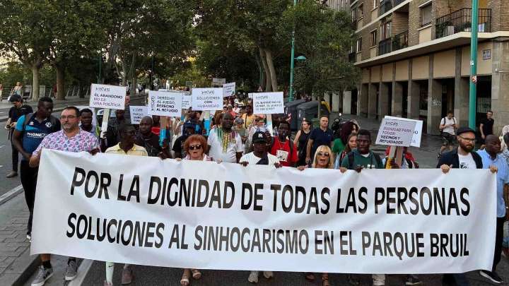 El barrio se planta: más de 500 vecinos salen a la calle por la "grave situación" del Parque Bruil