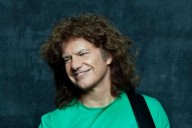 "Uno de los mejores de la historia". El gran elogio para un músico argentino, su nueva visita al país y la “negación” que lo mantiene activo a los 71 años