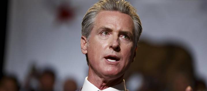 Tras polémicas redadas, California prohibirá a agentes de Inmigración ocultar su identidad
