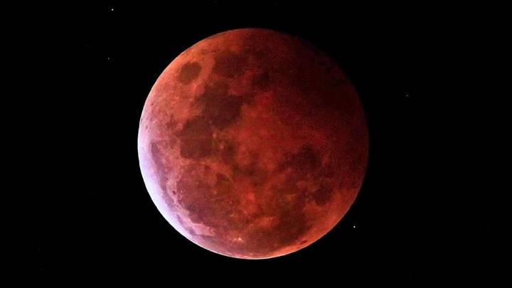 Eclipse lunar de septiembre 2025: los rituales que debes de hacer para aprovechar su energía