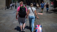 "No os dejéis seducir por el sol y la sangría": británicos residentes en España, alarmados por las "tácticas" de Hacienda