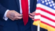 El presidente Trump sigue activo, a pesar de las teorías conspirativas sobre su salud