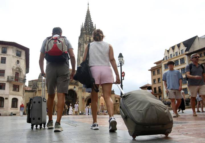 Vivienda pide la retirada de 755 anuncios online de pisos turísticos ilegales en Asturias