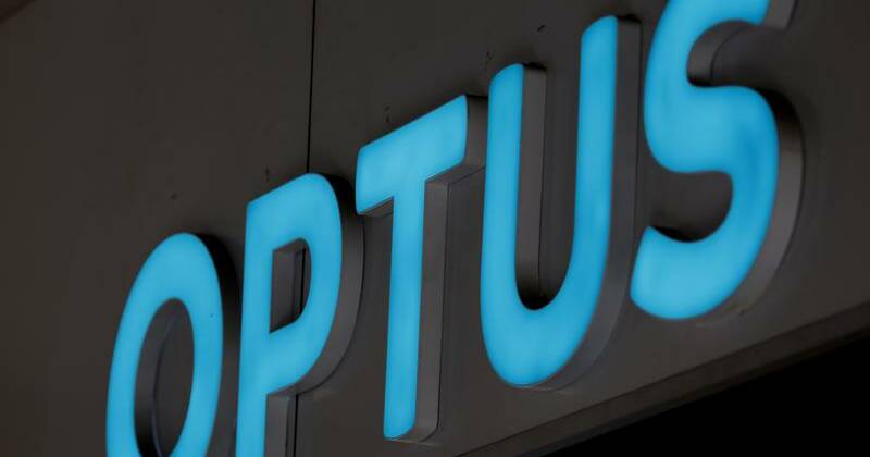 Three die in Optus triple zero glitch that hit hundreds