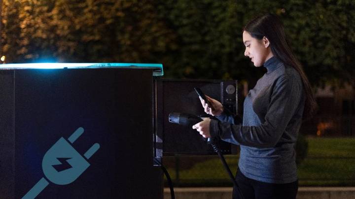 Buenas noticias para los conductores: esta nueva señal ayudará a los que tengan un coche eléctrico