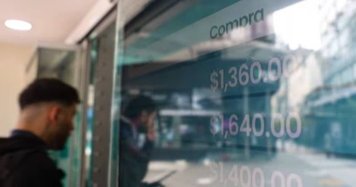 El dólar se disparó $45 y se desplomaron las acciones