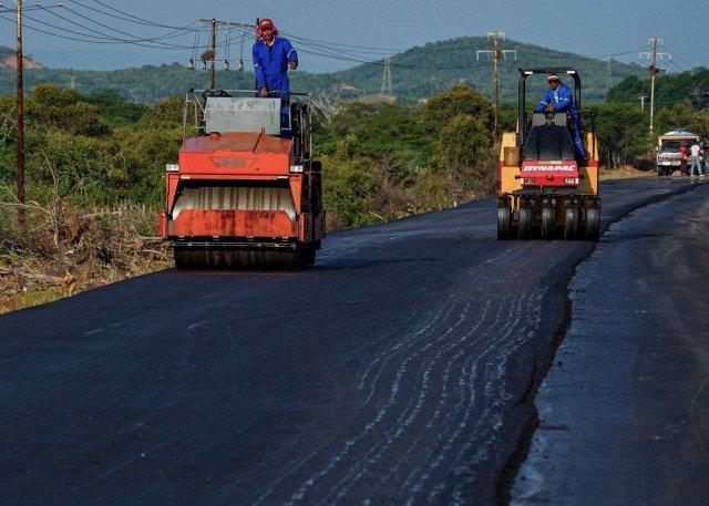 Vacían 20 mil toneladas de asfalto entre Clarines y Valle de Guanape