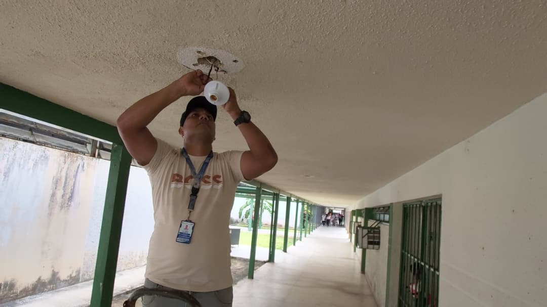 Instalan 400 bombillos para mejorar la iluminación del Hospital de Maturín