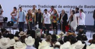 Entregan indígenas bastones de mando a nuevos ministros de la SCJN