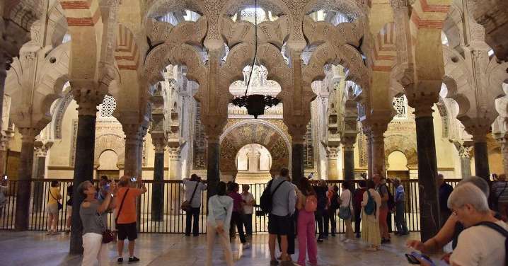 Detenido en Palencia por realizar hasta 20 llamadas amenazantes a la Mezquita