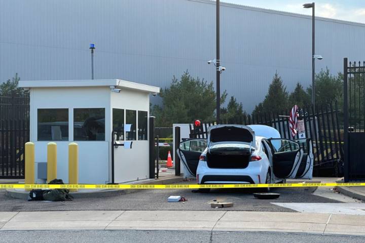 Car rams into FBI building gate in Pittsburgh, leaves American flag behind