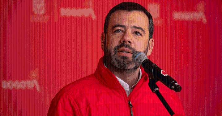 ¿Por qué Carlos F. Galán, alcalde de Bogotá, pidió la renuncia de todos los alcaldes locales?