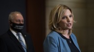 Trump respaldó a la congresista Ashley Hinson para la elección al Senado de Iowa