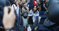 La Vuelta suspendida: Feijóo y Ayuso cargan contra Sánchez, mientras el Gobierno asegura que "Madrid ha mandado un mensaje"