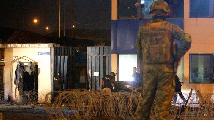 Un civil muere y 12 militares resultan heridos tras manifestaciones en Ecuador