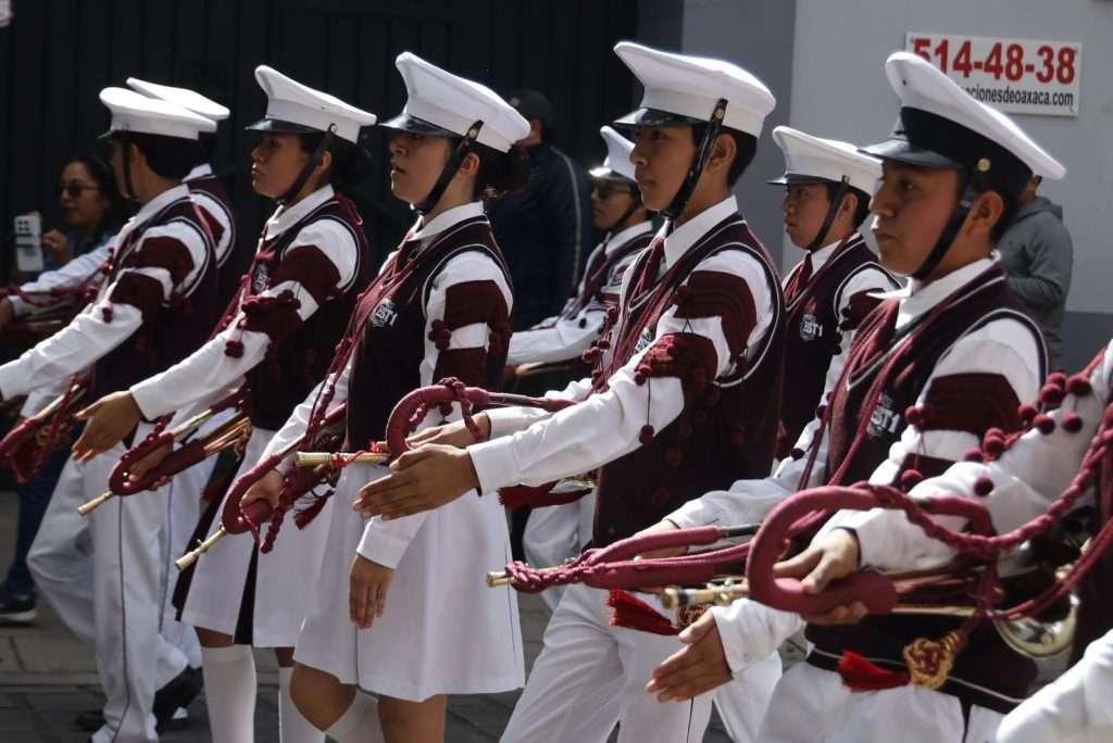 Conmemora con desfile cívico – militar el 215 Aniversario de la Independencia