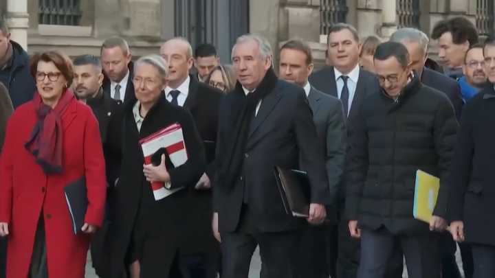 French PM looks set to lose confidence vote