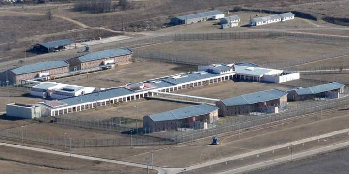 Simulaban embarazos en sus visitas al penal de Bouwer para evitar controles e ingresar elementos prohibidos: fueron detenidas
