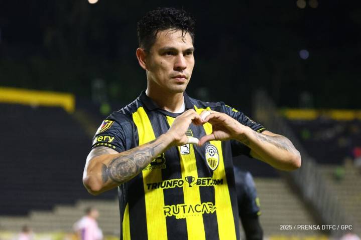 Contundencia: Goleada aurinegra en el “Templo”