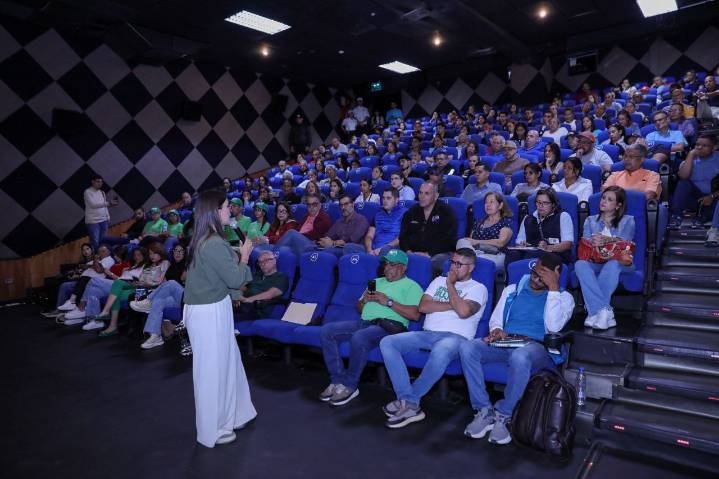 Carrizal anuncia rebaja fiscal del 50 % y censo económico para impulsar más de 100 empleos en La Cascada