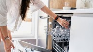 Si tiene un lavavajillas en su cocina, procure no introducir estos utensilios porque podría causar daños en el electrodoméstico