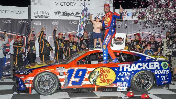 Chase Briscoe wins second straight Southern 500, dominating at Darlington Raceway