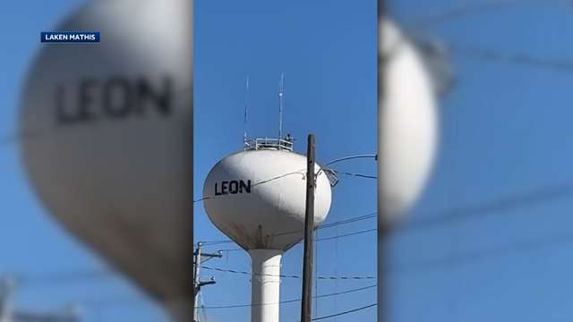 Two workers rescued from top of Leon, Iowa water tower