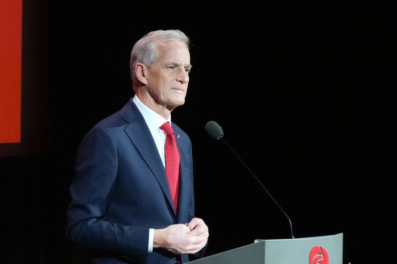 Norway's ruling Labour holds narrow election lead