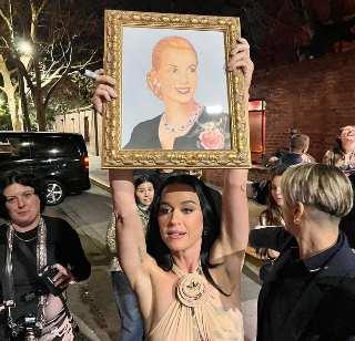 Katy Perry llegó a la Argentina y levantó un cuadro de Eva Perón