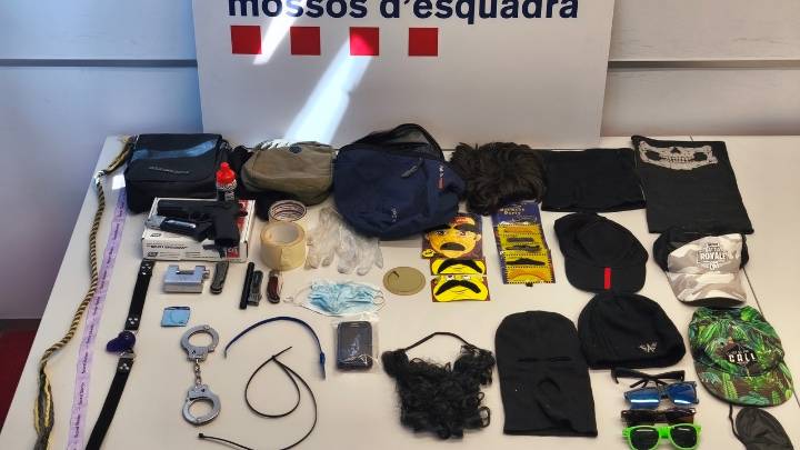 Detienen en Castelldefels a un violador que asaltaba con gran violencia a sus víctimas disfrazado con peluca, bigote y gafas de pasta