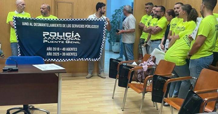 Los agentes de la Policía Local de Puente Genil denuncian el impago de las horas extraordinarias que se les adeudan