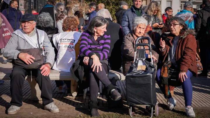 Las jubilaciones, la AUH y otras asignaciones de ANSES subirán 1,9% en octubre tras el dato de inflación