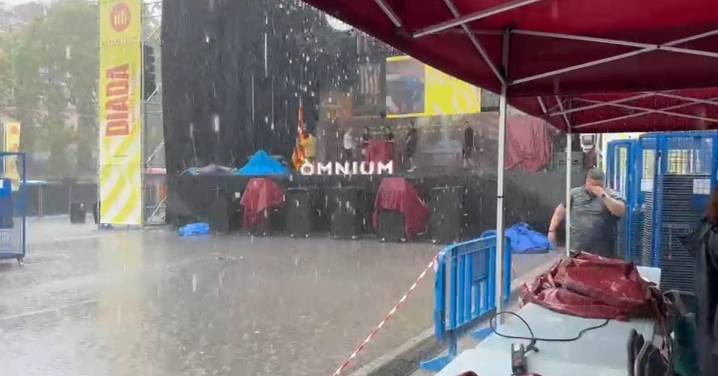 La lluvia complica los actos de la Diada en Barcelona