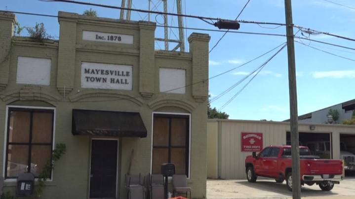 Mayesville to demolish old Town Hall