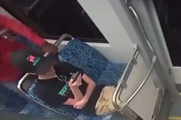 El vídeo del asesinato de una refugiada ucraniana por un convicto levanta un polovrín político en EE.UU.