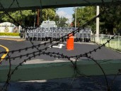 Padres y madres de los 43 protestan en Campo Militar; exigen entrega de 800 expedientes
