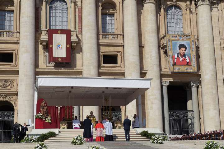 Carlo Acutis se convierte en el primer santo milenial canonizado por el Papa León XIV