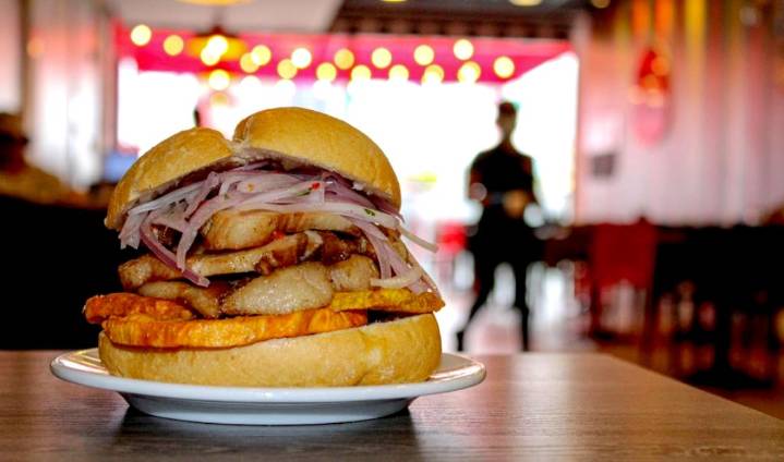 Chicharrón: el negocio que mueve millones y conquista mesas en todo el Perú