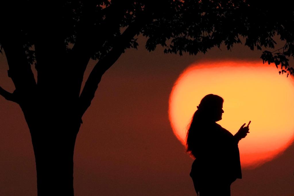 Climate tracking apps measure your carbon footprint. Here’s how they work