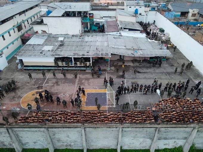 Al menos 14 reos muertos deja violento enfrentamiento en cárcel del sur de Ecuador