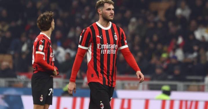 Santi Gimenez recibe estremecedora noticia en el Milan, que lo forzará a ir a la escuela en Italia