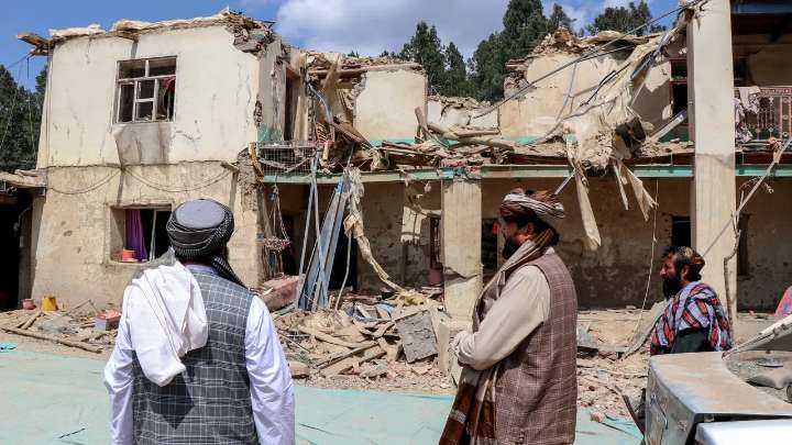 800 muertos y al menos 2.700 heridos deja potente terremoto en Afganistán